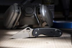 Spyderco Para 3 Lightweight Signature Knife with 2.58" Stainless Steel Blade and Durable FRN Handle - PlainEdge - C223